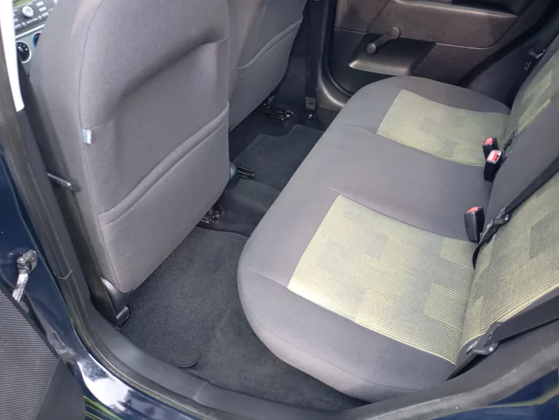 Ford Focus – kompletní čištění interiéru – Zadní sedadla, stav po práci