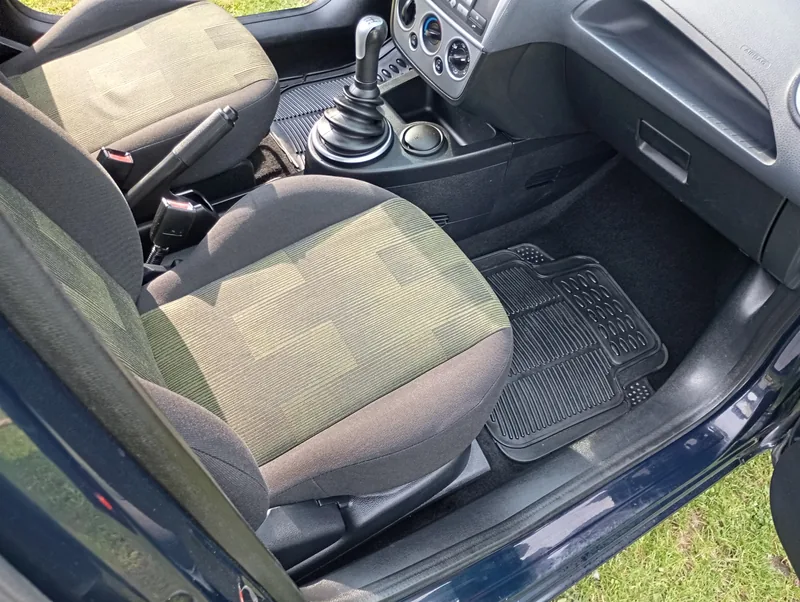 Ford Focus – kompletní čištění interiéru – Přední sedadlo a podlaha, stav po práci