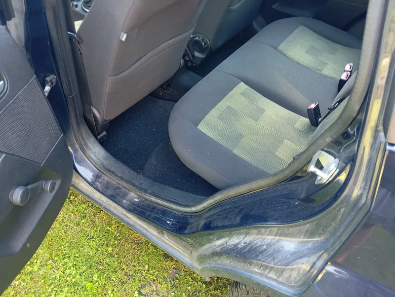 Ford Focus – kompletní čištění interiéru – Zadní sedadla, stav před prací