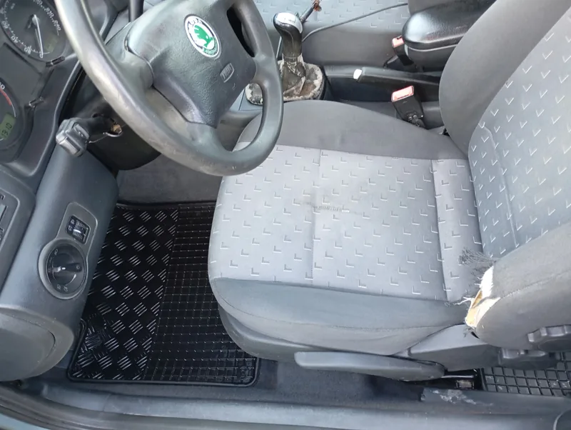 Škoda Octavia – Prostor řidiče a podlaha po vyčištění